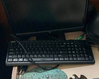 Acer Standard Wired Keyboard and V7 LCD Monitor