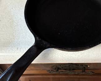 Vintage Wagner Ware Sidney-O Cast Iron Skillet