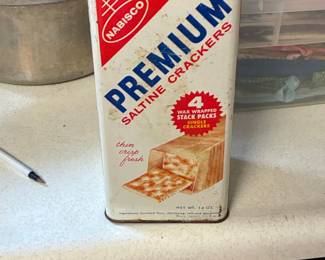 Vintage Nabisco Premium Saltine Crackers Tin (Bilingual)