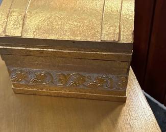 Italian Florentine Giltwood Dome-Top Keepsake Chest