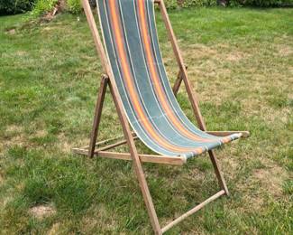 299 vintagefoldingcanvasdeckchairinmid