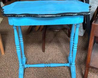 471 bluepaintedaccenttablewithscalloped