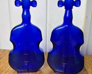 043 pairofcobaltblueglassviolinshaped