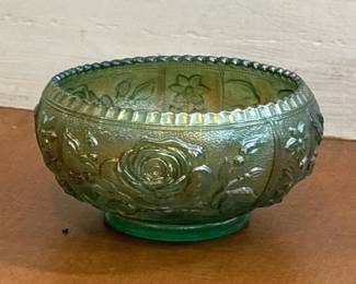 091 greenpressedglassrosepatternbowl