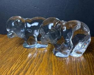 058 pairofclearglassbearfigurines