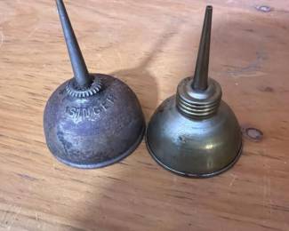240 pairofvintageoilcansonesingerbran