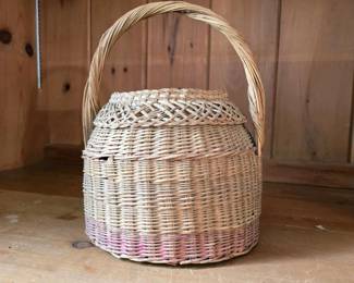 016 wickerbasketwithwovenhandle