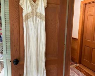 269 vintageivorynegligee