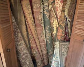 432 assortedarearugsandrunnerrugsclose