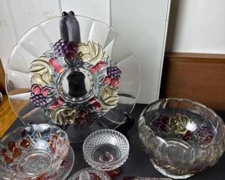 072 assortedpressedglasstablewarewithco