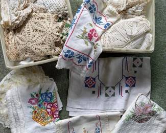 287 assortedcrochetandembroidereddoilies