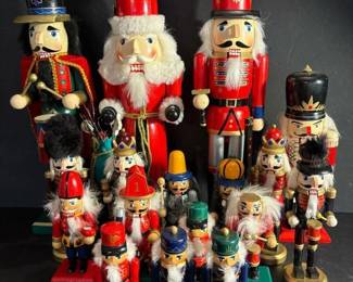 309 lotofwoodennutcrackerfigurinesintr