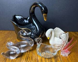 039 glassandceramicswanfigurinesassortm