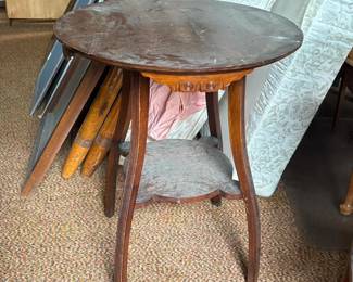 473 vintagewoodenroundsidetable