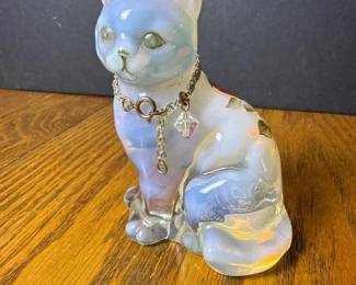037 fentonhandpaintedopalescentglasscat