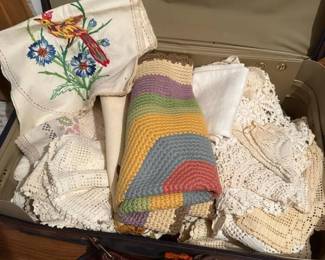 401 assortedvintagehandcrochetedandembr