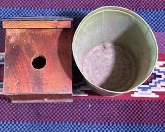380 woodowlhouseandgreenmetalpail