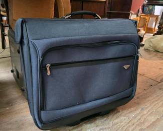 489 dockerswheeledgarmentbagsuitcase