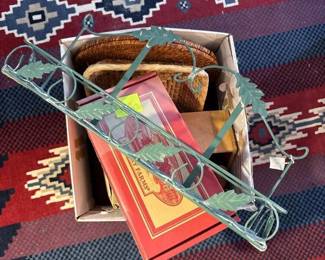 305 assortedhomedecorandutilityitems