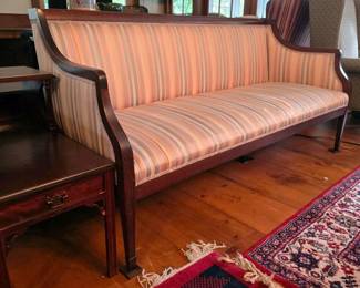 263 upholsteredsetteeinthefederalstyle