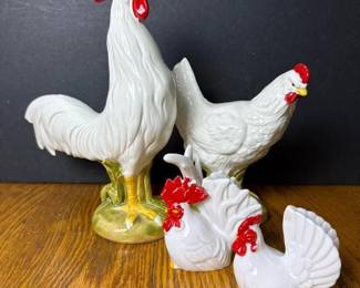 064 porcelainchickenfigurinesinthemanne