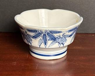 087 blueandwhiteglazedceramicbowlwith