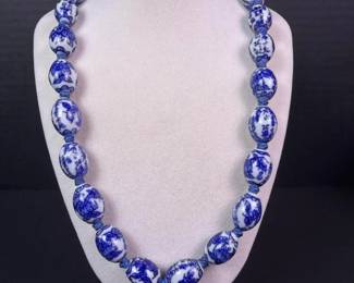 533 blueandwhitebeadnecklacewithfiligr