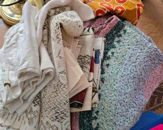 494 assortedvintageandmoderntextilestab