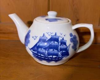 234 nantucketblueandwhiteceramicteapot