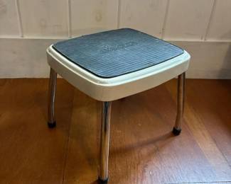486 coscovintagemetalstepstoolwithrubb