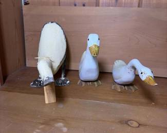 218 threecarvedwoodduckfigurines