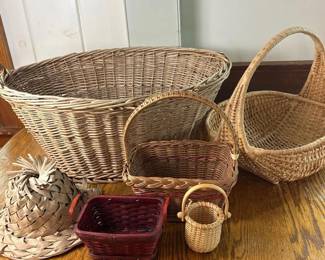 482 fiveassortedwovenbasketsandtwopalm