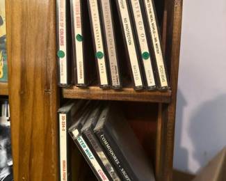 388 assortedcompactdiscmusicalbumscolle