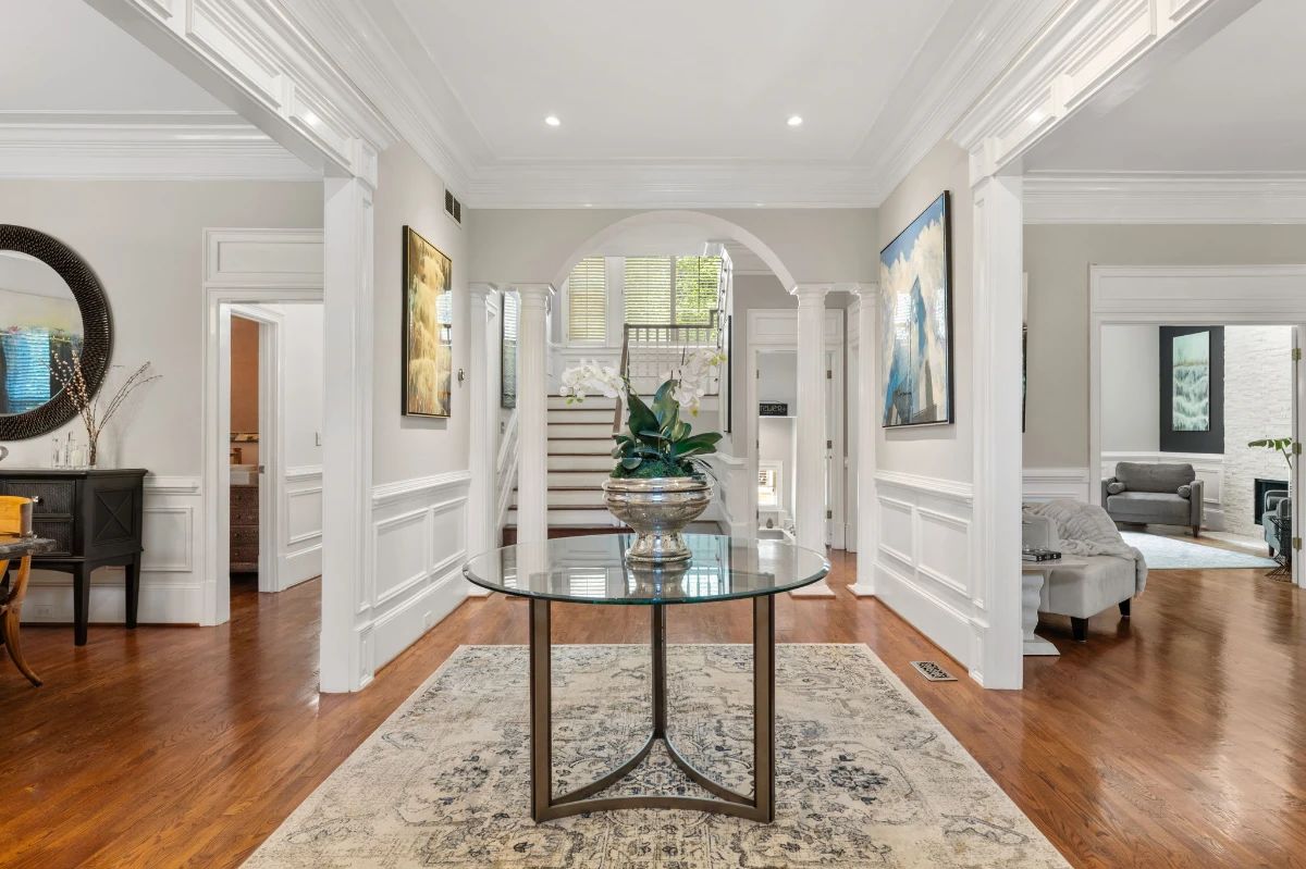 3610 Mansions 4 Foyer