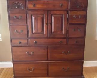 Lexington Gentlemans Chest