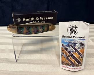Smith  Wesson Cuttin Horse Sow Belly Abalone Pocket Knife CK1029A w Box