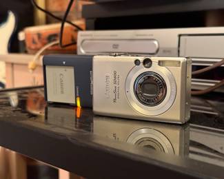 Canon PowerShot SD600 point & shoot digital camera