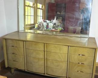American Of Martinsville 12 Drawer Dresser With Mirror
