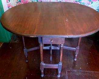 Gateleg Oval Table