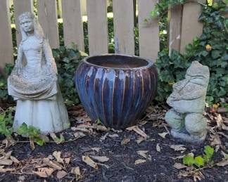 Concrete Lawn Ornaments With Flower Pot