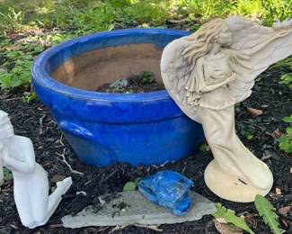 Outdoor Flower Pot And Lawn Statues