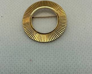 14K Mid-Century Modern Gold Ribbed Circle Brooch