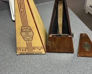 Metronome antique - working - 