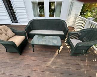 Another Lloyd Flanders patio set complete with cushions - see chair 