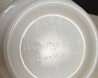 Pyrex Hamilton Beach Milk Glass Mixing Bowl Set