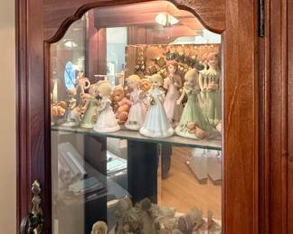 Traditional Style Corner Curio Display Cabinet