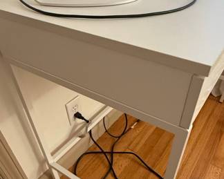 White Metal Frame Writing Desk Style