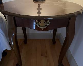 Queen Anne Style Scalloped Side Table