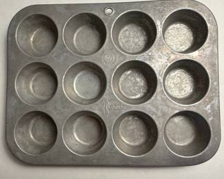 Vintage Muffinaire 12-Cup Aluminum Muffin Pan