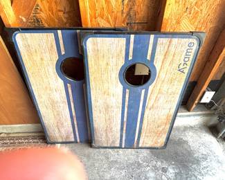 Cornhole set